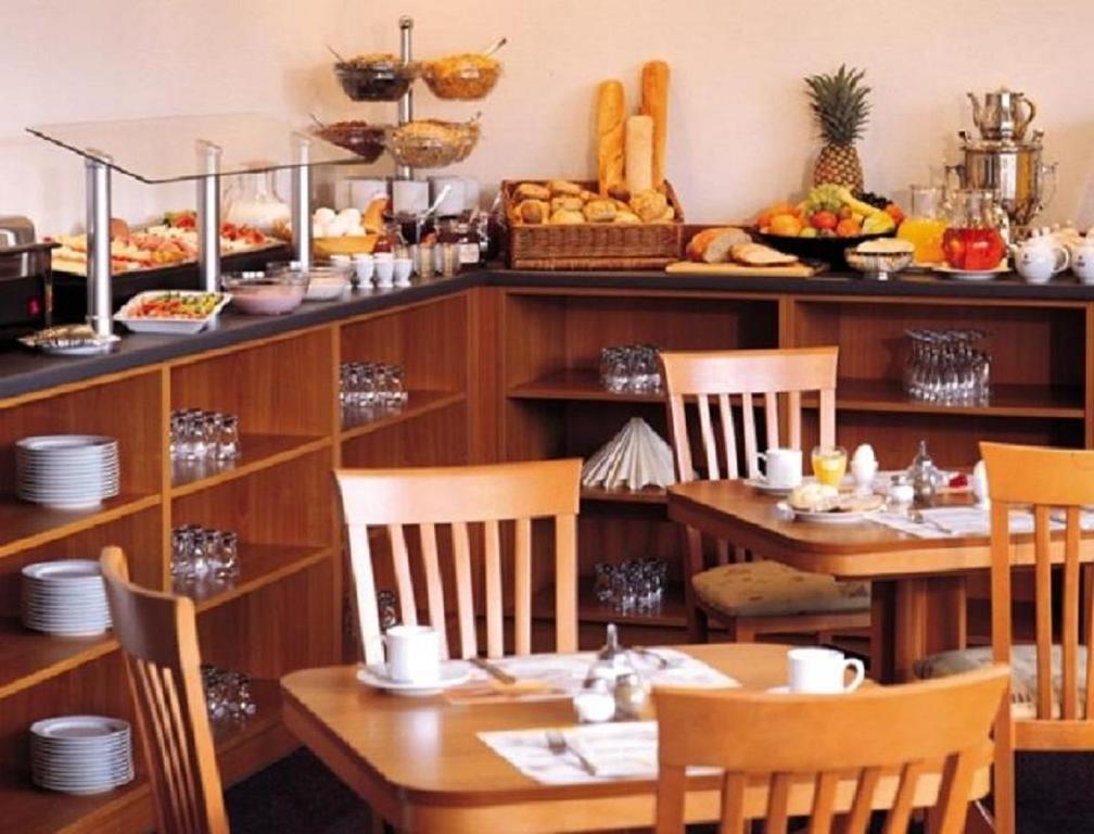 Vahrenwalder Hotel Хановер Ресторант снимка